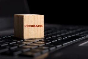 Feedback Text on Small Wooden Cube
