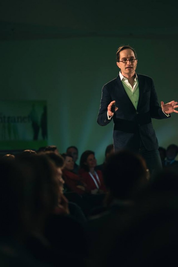 Peter Hinssen: "You are in a unique position. Because fluent information and networks are what every company needs. You’re responsible for that." (foto: Entopic)
