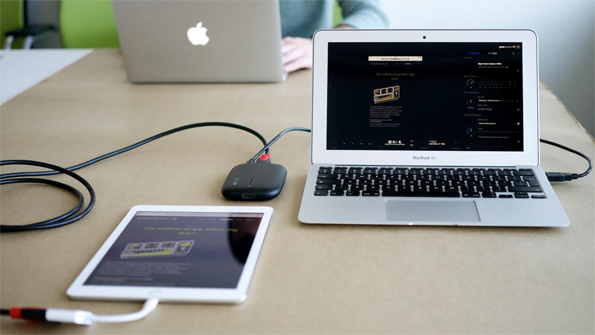 laptop met aangesloten tablet en usertest gear