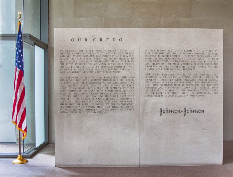 Credo Johnson & Johnson op het hoofdkantoor. Afbeelding via Johnson & Johnson.