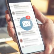 Gebruik e-mail om offline en online met elkaar te verbinden