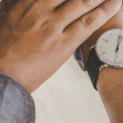 Zoveel tijd besteden we op social media in 2019 [infographic]