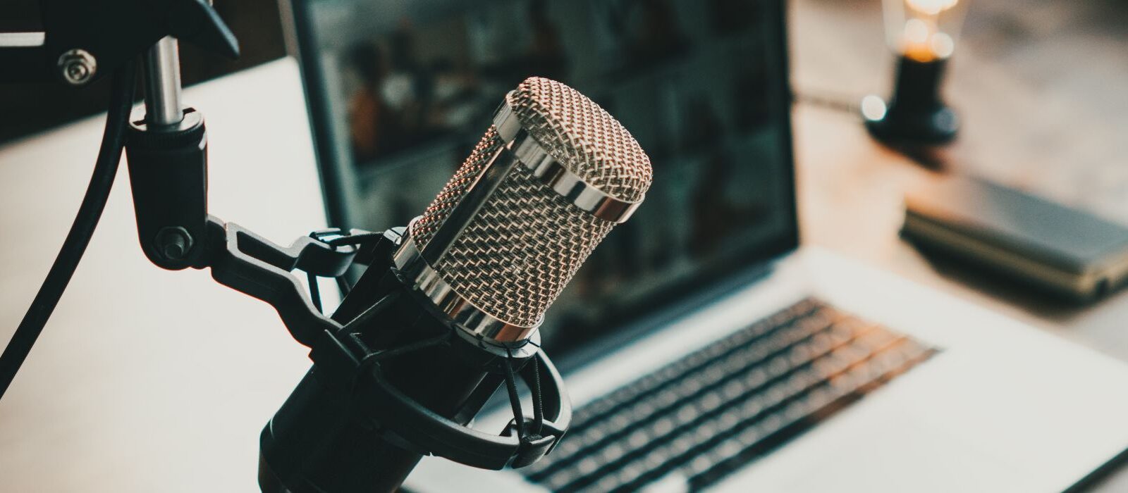 Zo verdien je geld met je podcast
