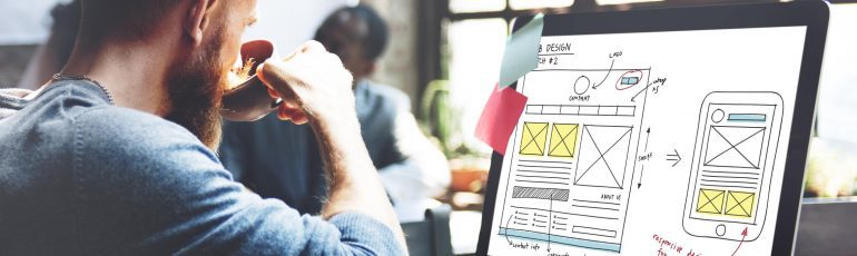 Persoon werkt aan webdesign voor website en app