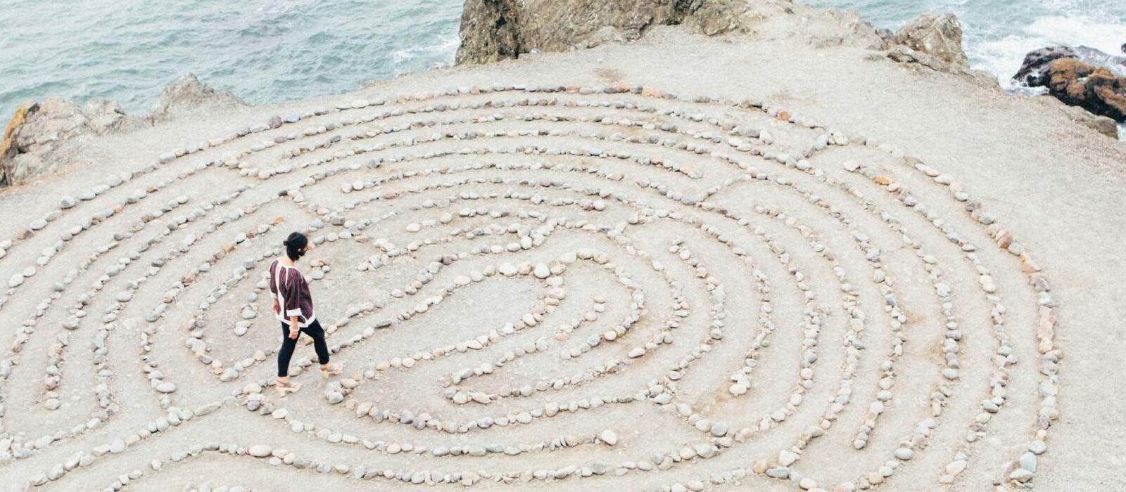 5 yogawijsheden voor welzijn op de werkvloer