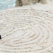 5 yogawijsheden voor welzijn op de werkvloer