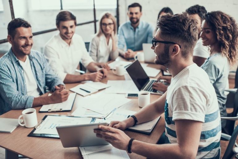 collega's samenwerken