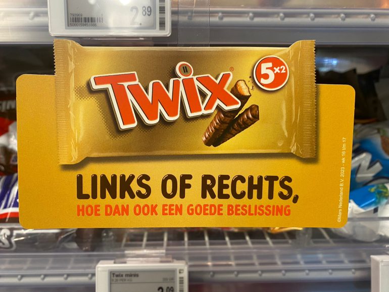 Reclamebord van Twix ter illustratie van verleiding