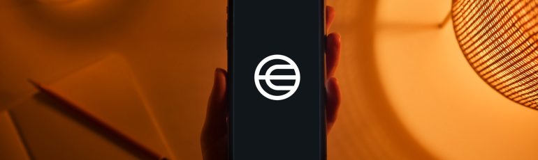 Worldcoin-logo op telefoon.