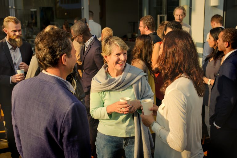 Netwerken op event voor employer branding bron: Rawpixel.com / Shutterstock